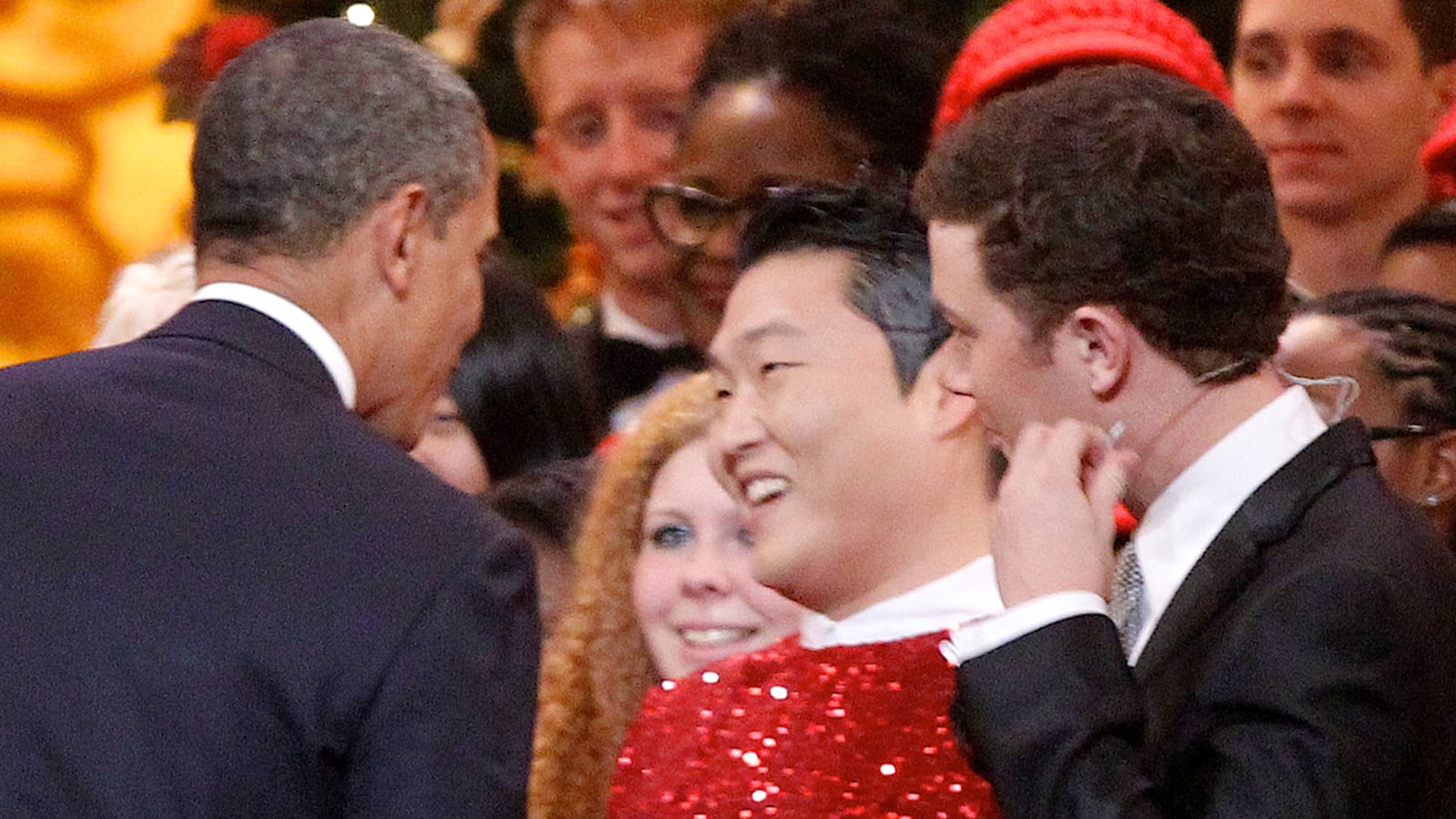 cheats/2012/12/10/sorry-psy-plays-dc-christmas-gig/psy-performs-white-house-obama-cheat_j1ekeb