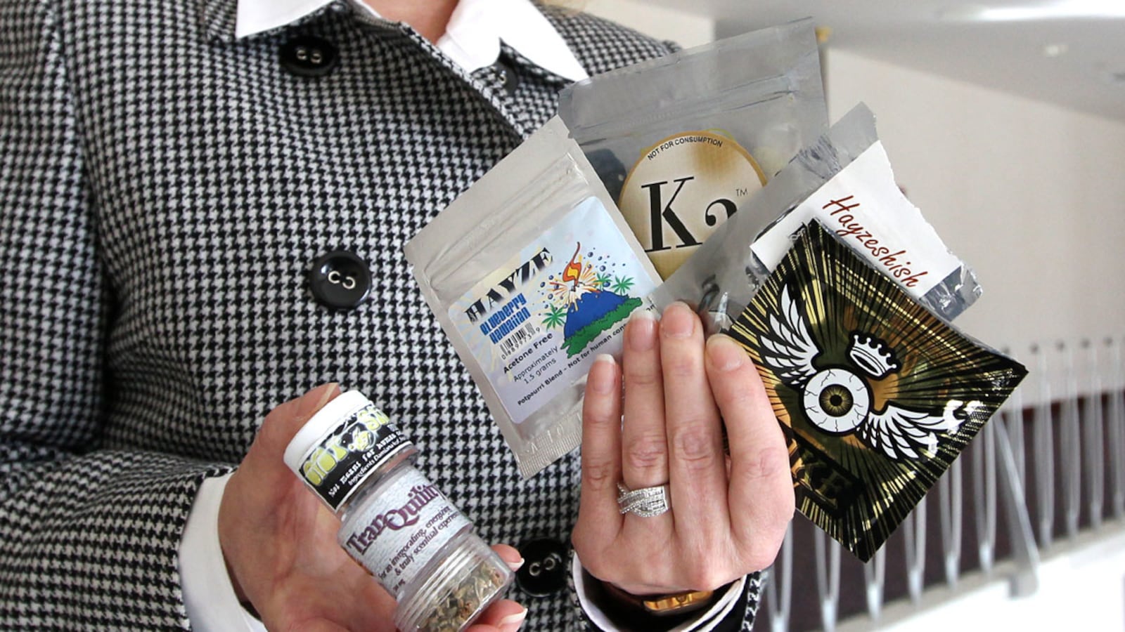 articles/2012/06/01/what-bath-salts-will-and-won-t-make-you-do/science-of-bath-salts-sepkowitz_b1htak