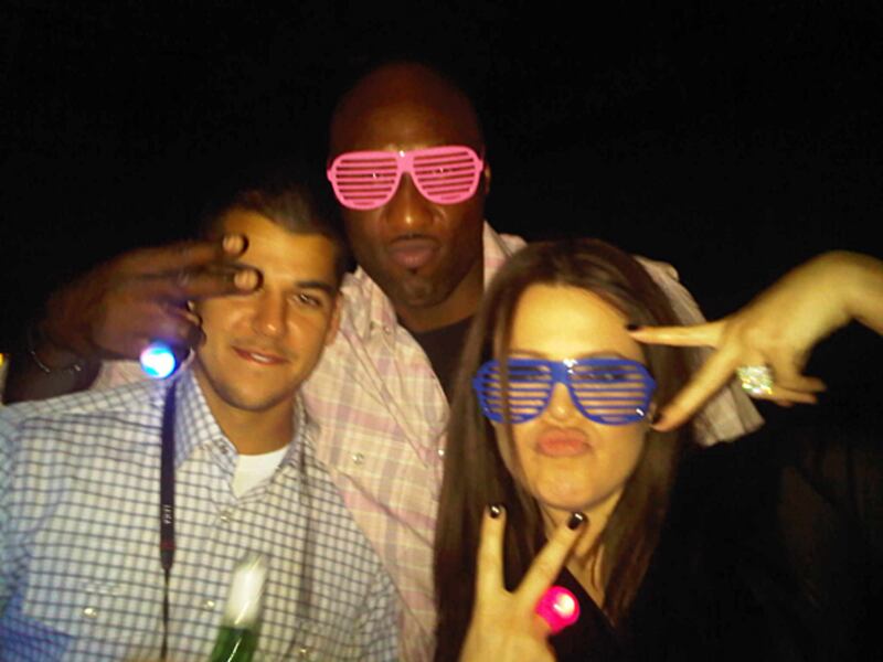 galleries/2010/10/14/celebrity-twitpics/twitpi1014---kardashian_p98vlo