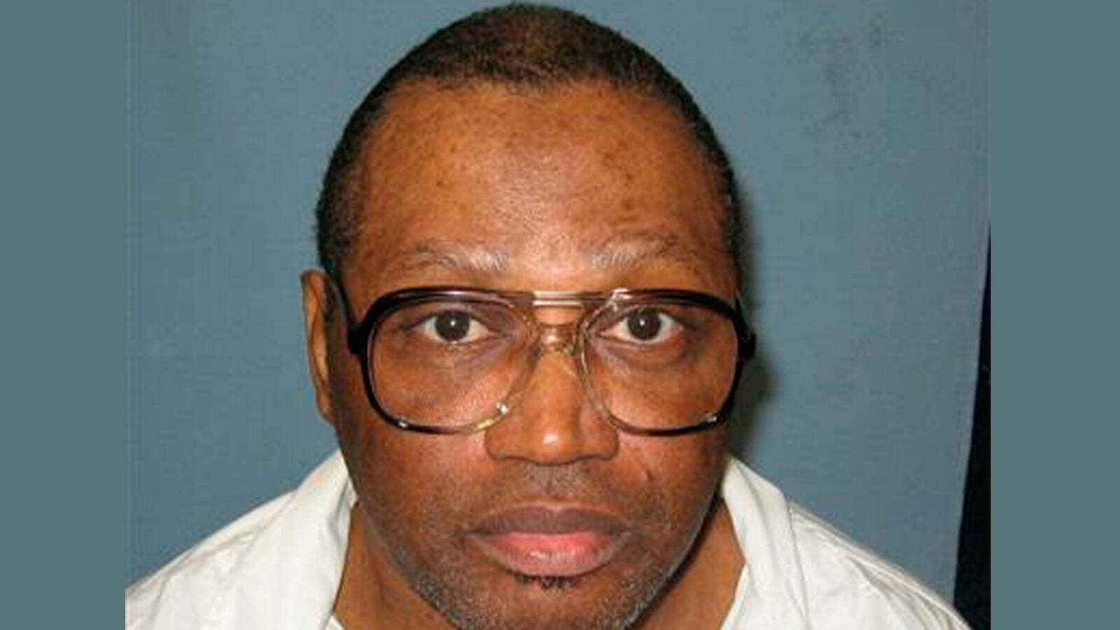 cheats/2016/05/12/feds-delay-execution-of-al-cop-killer/160512-vernon-madison-cheat_wdediu