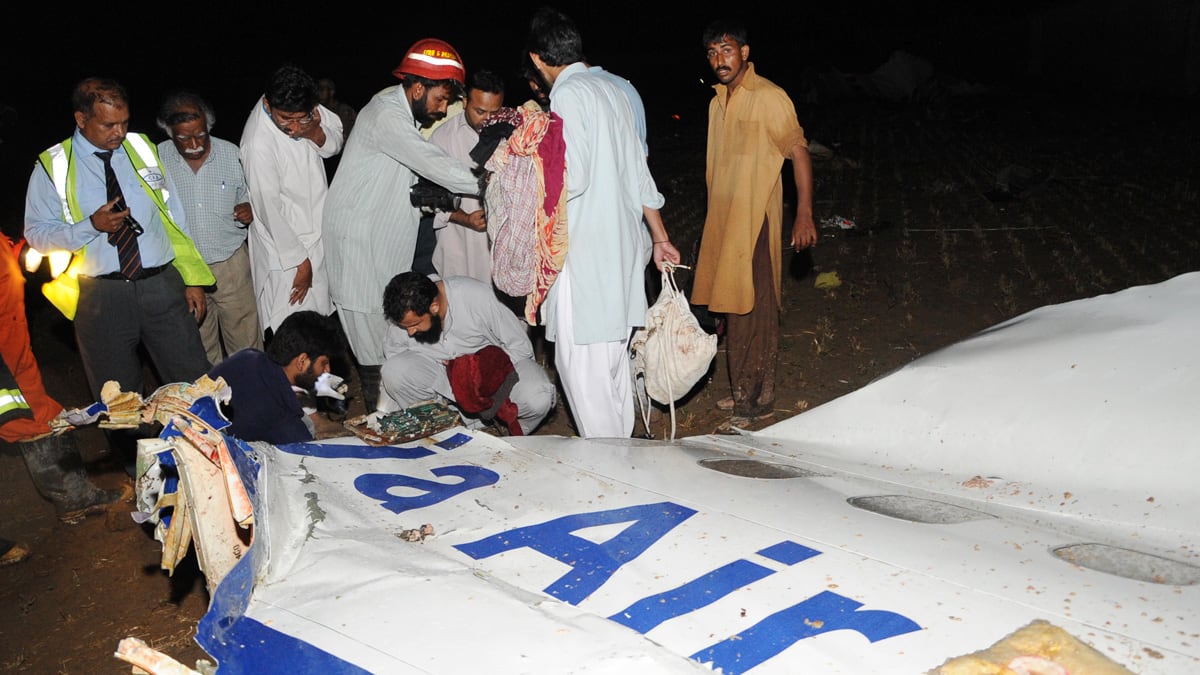 articles/2012/04/20/pakistan-airplane-crash-why-bhoja-air-flight-was-risky/islamabad-crash-irving_swpa5u