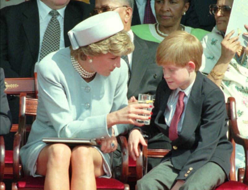 galleries/2010/11/17/prince-harry/prince-harry---10_jdibwb