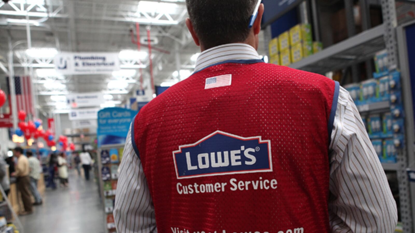 cheats/2011/12/12/lowe-s-pulls-ads-from-muslim-show/lowe-face-backlash-pulling-ad-all-american-muslim-cs_htyiu8