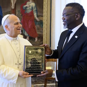 Pope Leo gets the keys to the city from Chicago Mayor Brandon Johnson.