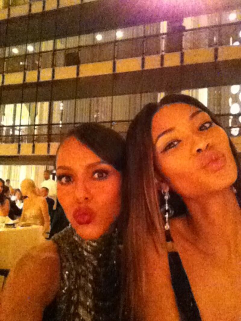 galleries/2011/10/26/celebrities-do-halloween-kelly-clarkson-j-lo-more-twitter-pictures/twitpics-kerry-washington_okm5zm