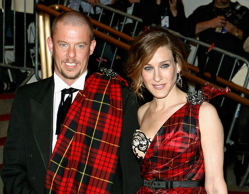 articles/2011/05/02/alexander-mcqueen-tribute-at-met-marks-founders-artistry-royal-wedding-triumph/givhan-mcqueen-met_177162_ozpngn