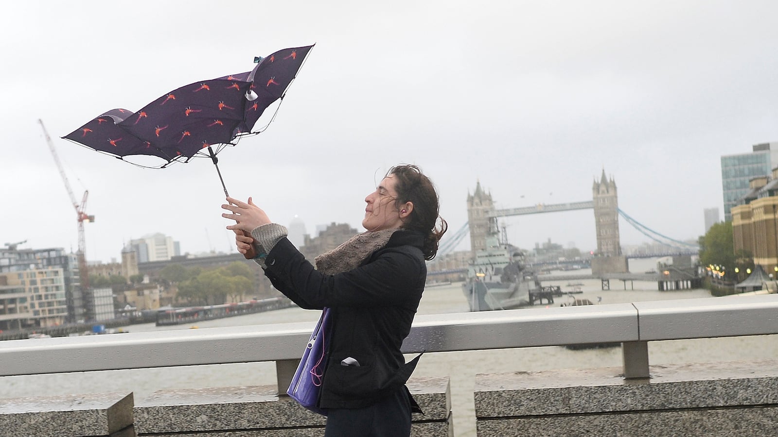 cheats/2013/10/28/britain-hit-by-hurricane-force-storm/131028-london-hurricane-cheat_y1lzpy