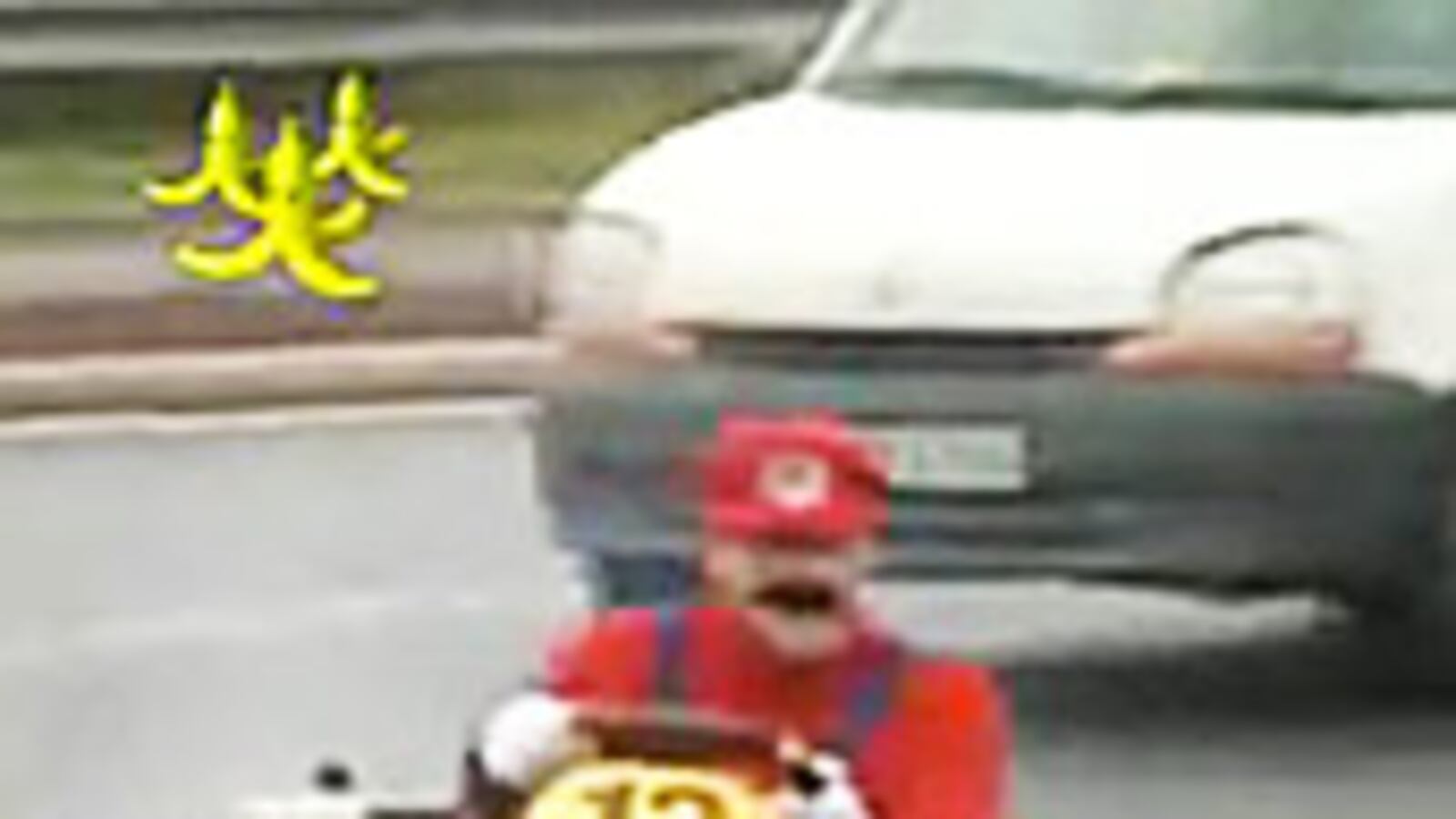 articles/2008/12/16/guitar-hero-on-bikes-and-other-youtube-stunts/zuckerberg-video-games_7241_l7ywen