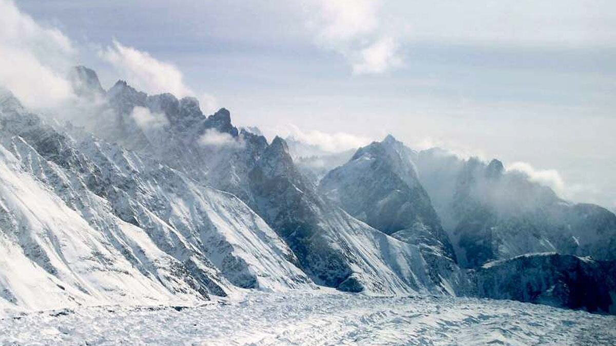 cheats/2012/04/07/avalanche-buries-up-to-150-pakistanis/avalanche-pakistan-siachen-glacier-cheat_kinpdv