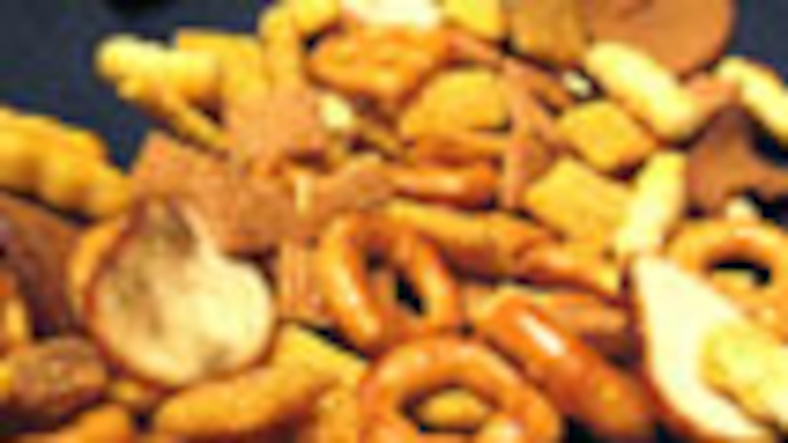 articles/2009/12/29/snack-mixes-that-wont-bite-back/slate-snacks---comfort-snacker_72296_f2crrp