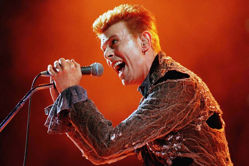 galleries/2016/01/11/david-bowie-style-icon-photos/160111-david-bowie16_mpxwwy