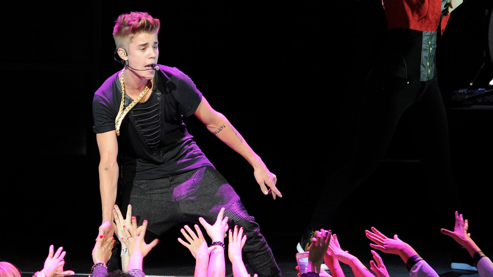 cheats/2013/12/17/justin-bieber-retiring-maybe/131217-bieber-cheat_wqazyx