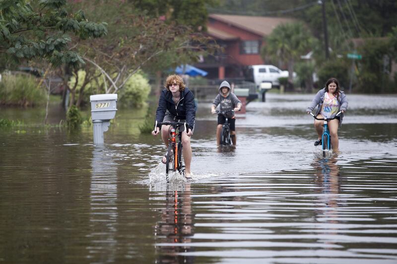 galleries/2015/10/05/south-carolina-battles-devastating-flooding-photos/151006-sc-flooding-08_ahp2yd