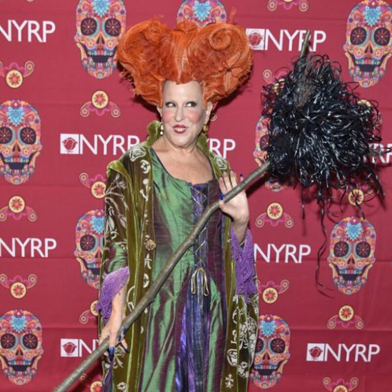 galleries/2015/10/31/best-celebrity-halloween-costumes-2015-photos/161031-Best-celeb-halloween-gal-03_j3td1p