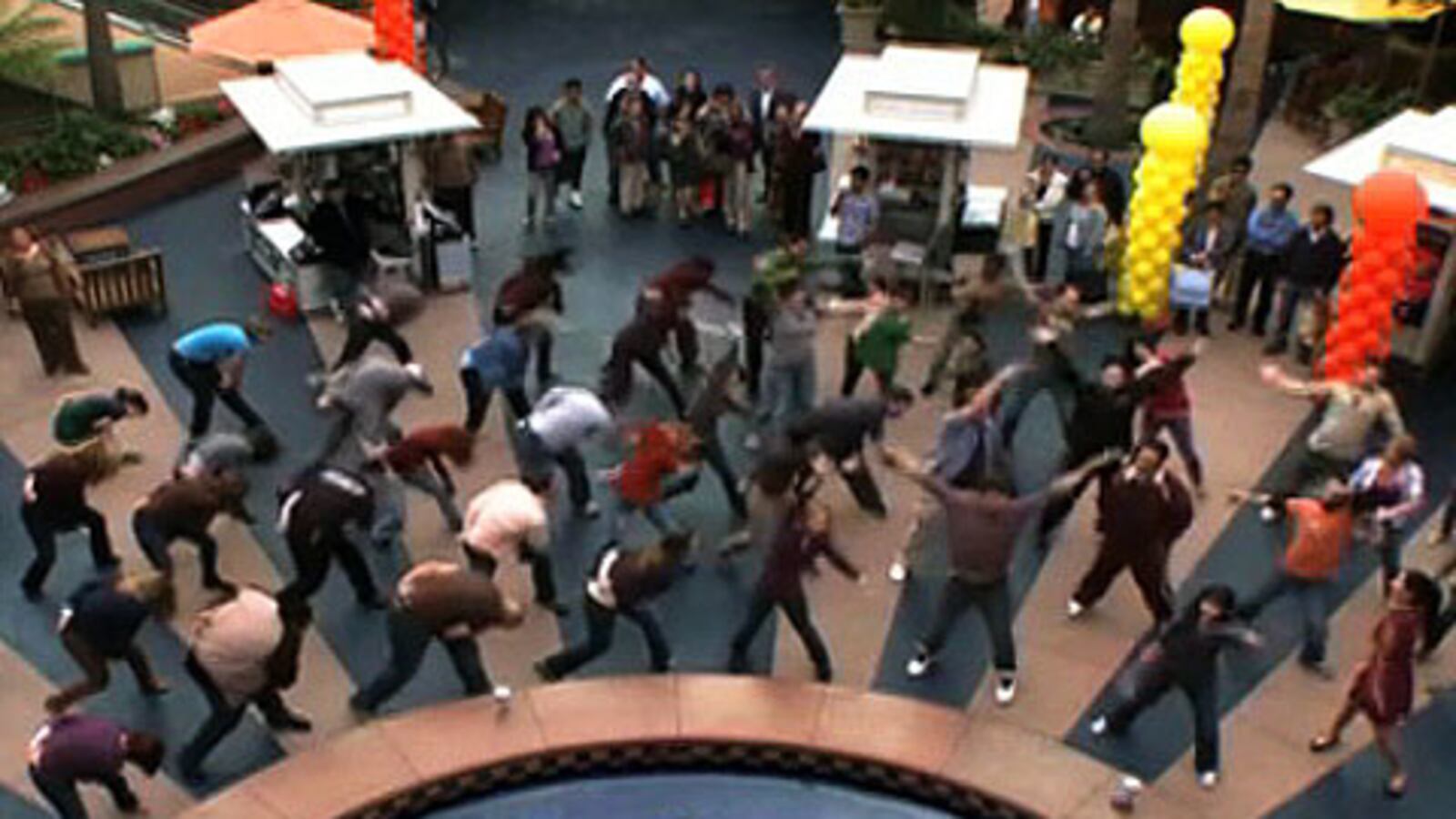 videos/2010/11/18/modern-family-breaks-out-in-dance/modern-family-flash-mob-120_i0lp0n