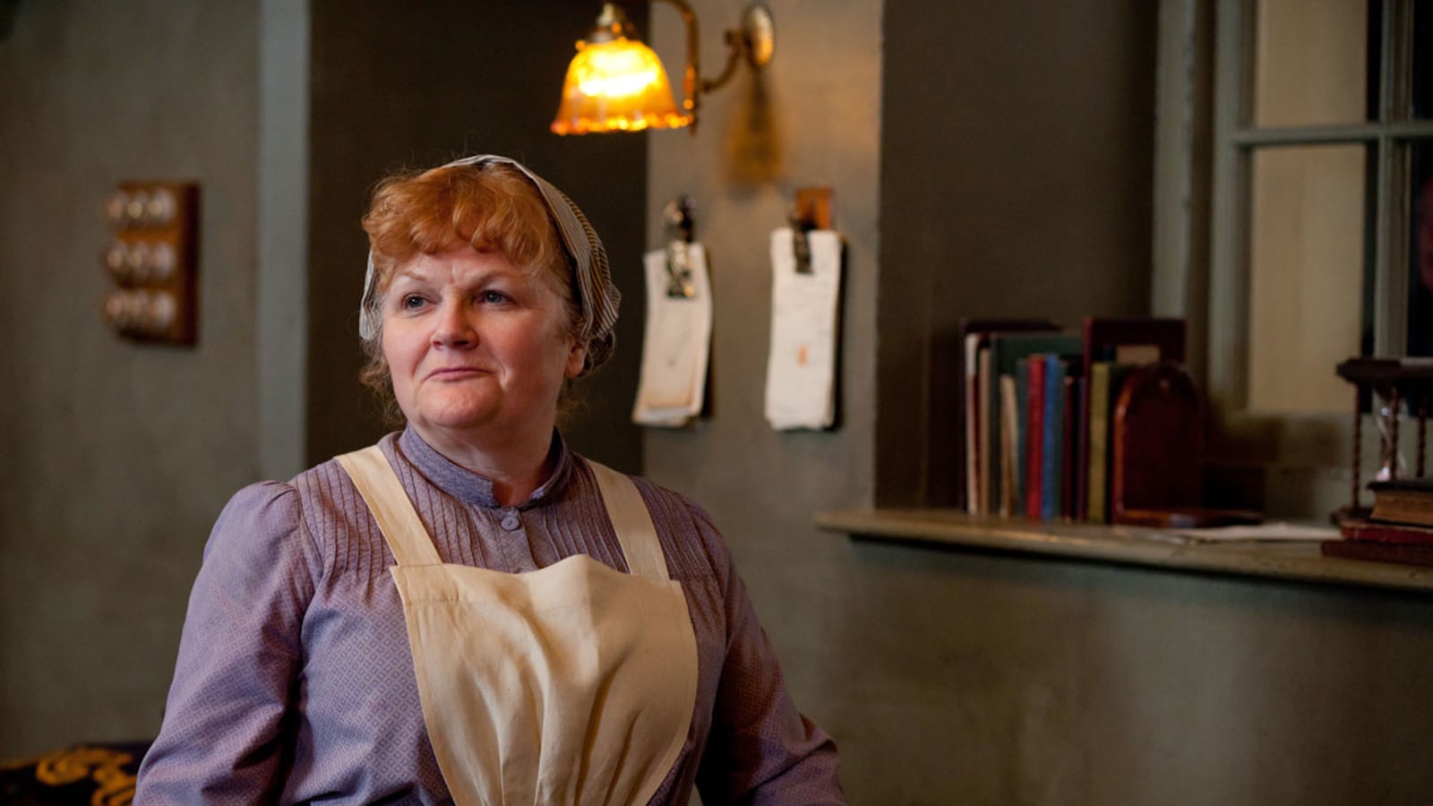 articles/2012/12/21/downton-abbey-my-tea-with-mrs-patmore-lesley-nicol/lacob-nicol-abbey-tease-embed_xlg2yh