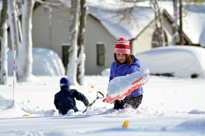 galleries/2014/11/19/a-year-of-snow-dumps-on-buffalo-photos/141119-snow-9_lya0pb