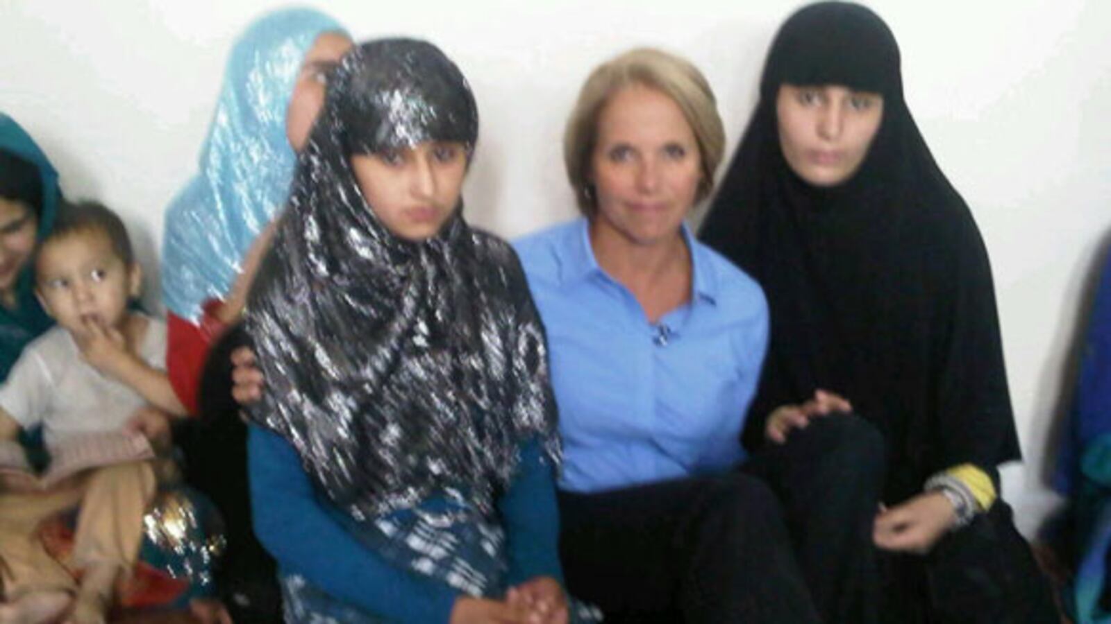 galleries/2010/08/20/katie-couric-in-afghanistan/katie-couric-afghanistan-8_os6p7b