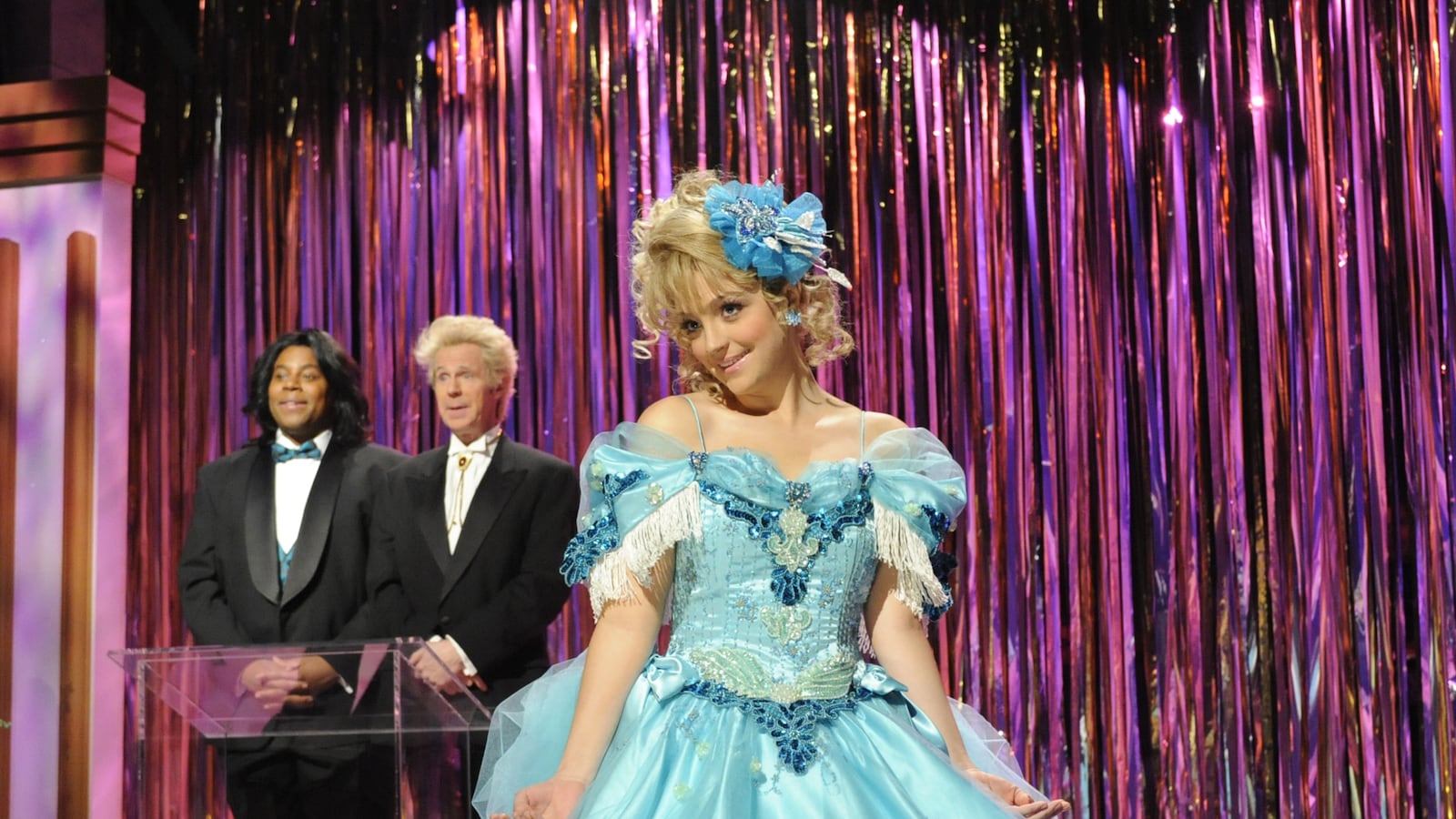 articles/2015/07/28/how-abby-elliott-survived-getting-fired-from-snl-and-became-summer-s-breakout-comedy-star/150727-fallon-abby-elliot-tease_u9xo6p