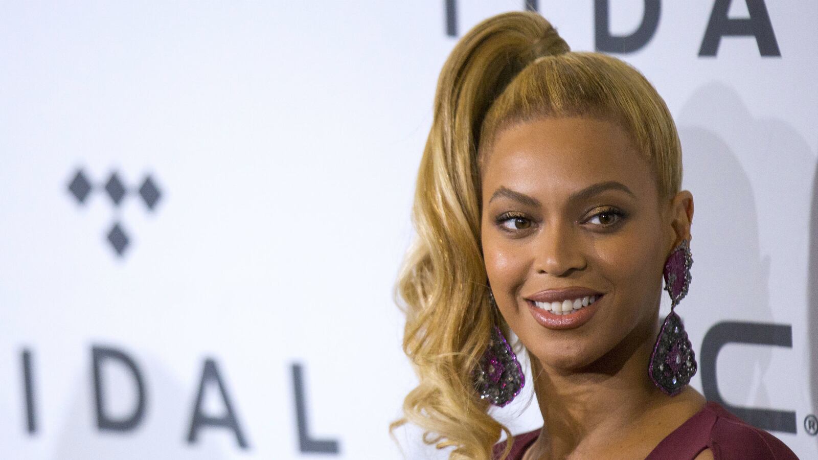 cheats/2016/01/07/beyonce-to-perform-at-super-bowl-halftime/160108-beyonce-super-bowl-cheat_re6iwl