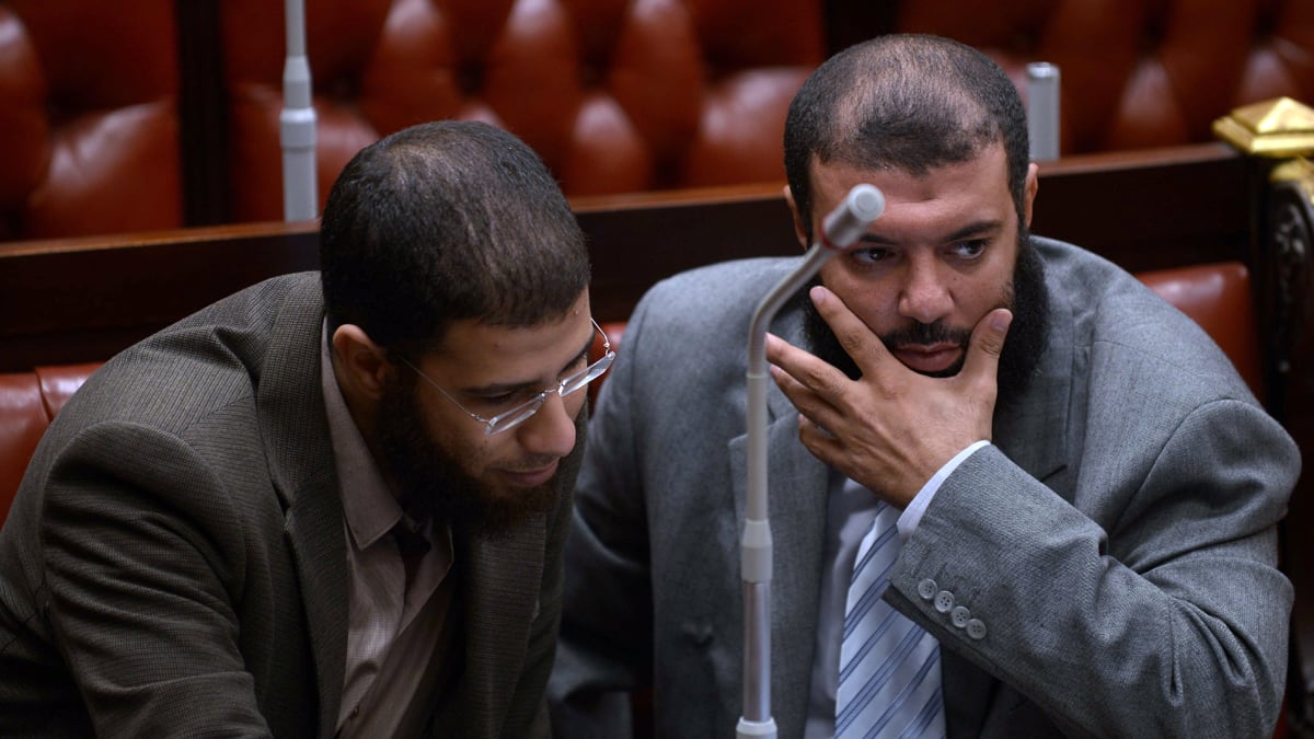 cheats/2012/11/30/morsi-decree-ends-with-constitution/egypt-constitution-morsi-decree-cheat_lexsgz