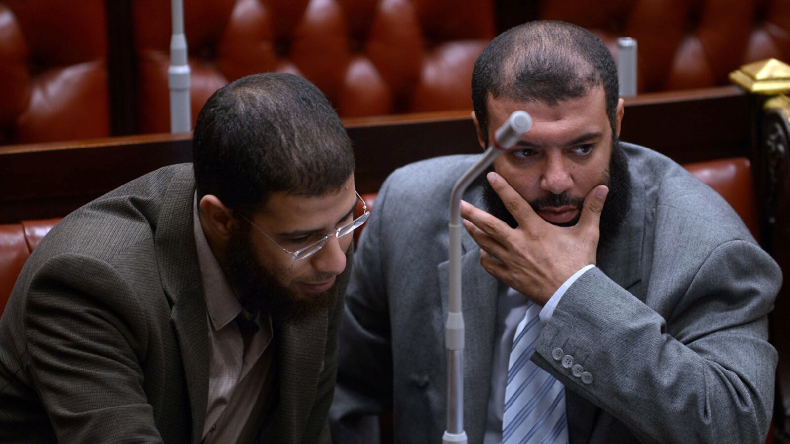 cheats/2012/11/30/morsi-decree-ends-with-constitution/egypt-constitution-morsi-decree-cheat_lexsgz