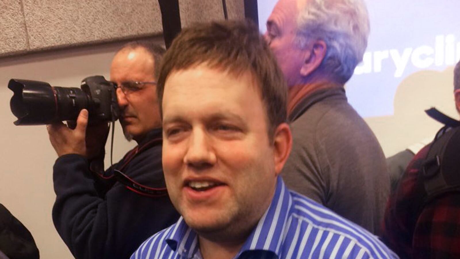 articles/2016/02/09/luntz-lurks-behind-enemy-lines-in-nh-finds-joy-in-bernie-s-campaign/160209-nuzzi-luntz-tease_si30ex