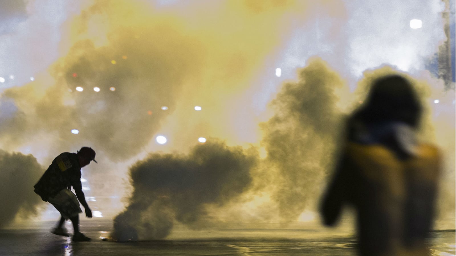 cheats/2014/08/17/police-ferguson-protesters-threw-molotov-cocktails/140817-ferguson-cheat_lxqgom