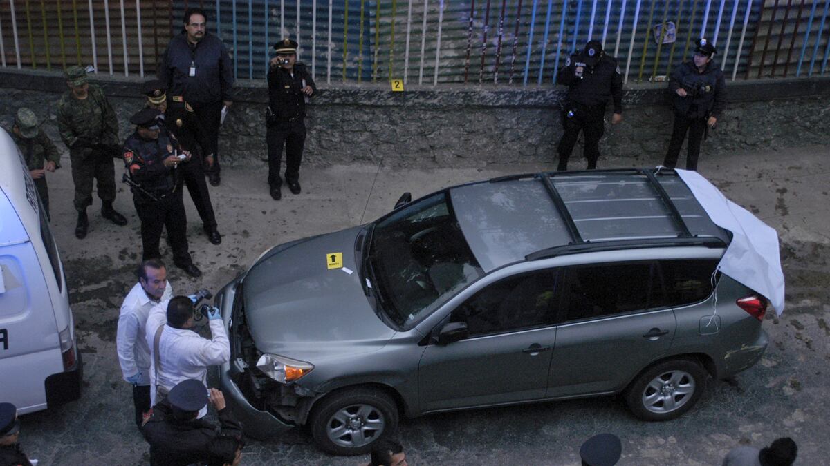 cheats/2011/10/04/two-heads-found-near-mexico-city/mexico-severed-heads-drug-cartel-cheat_vfecue