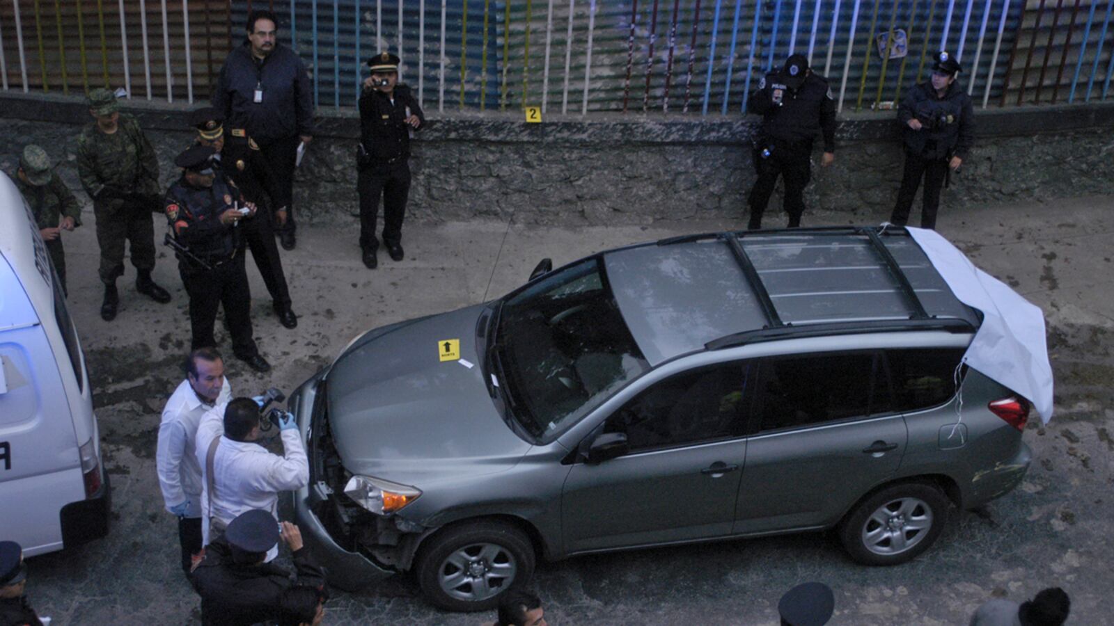 cheats/2011/10/04/two-heads-found-near-mexico-city/mexico-severed-heads-drug-cartel-cheat_vfecue
