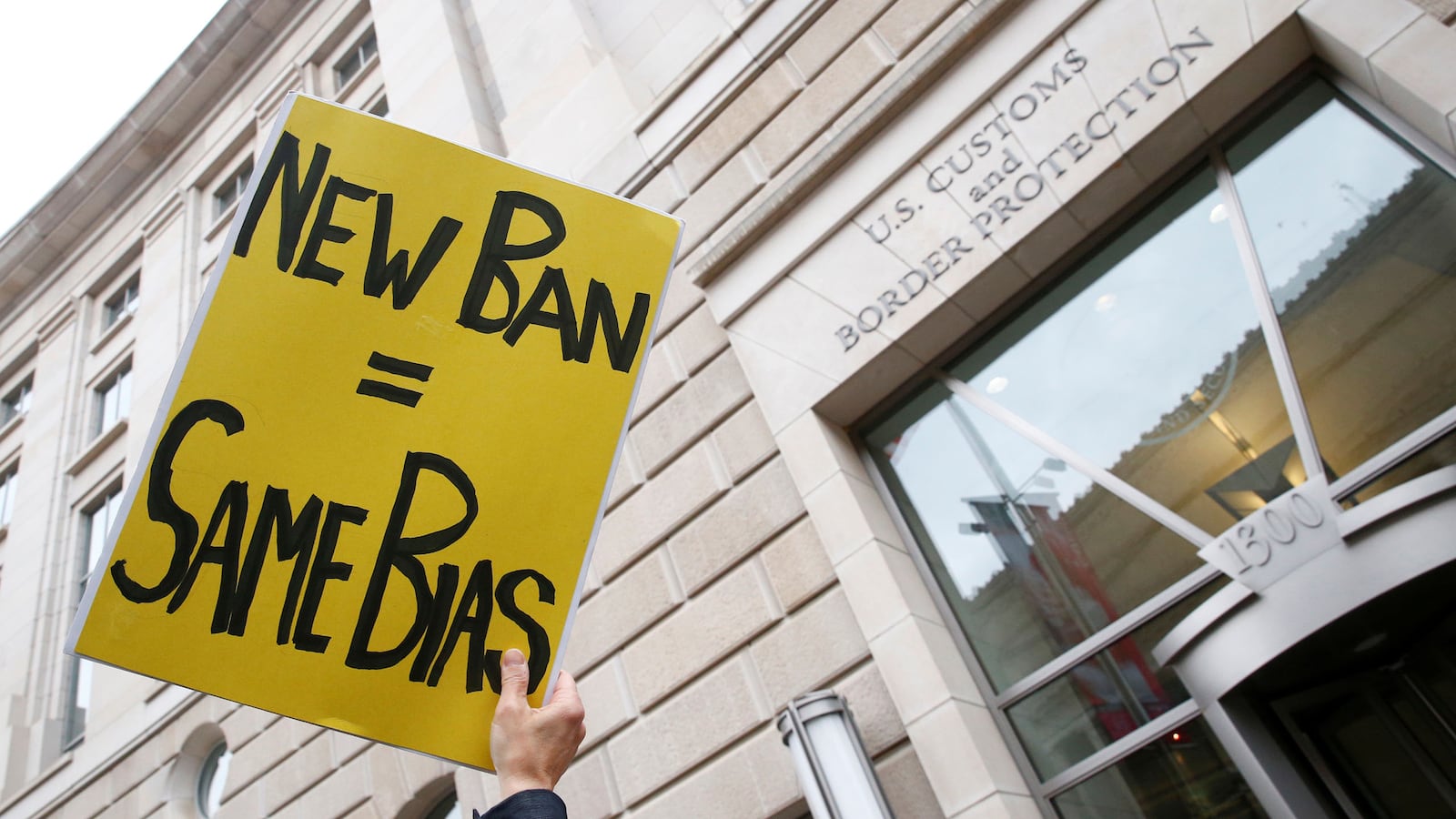 170626-dean-muslim-ban-tease_x2z5j9