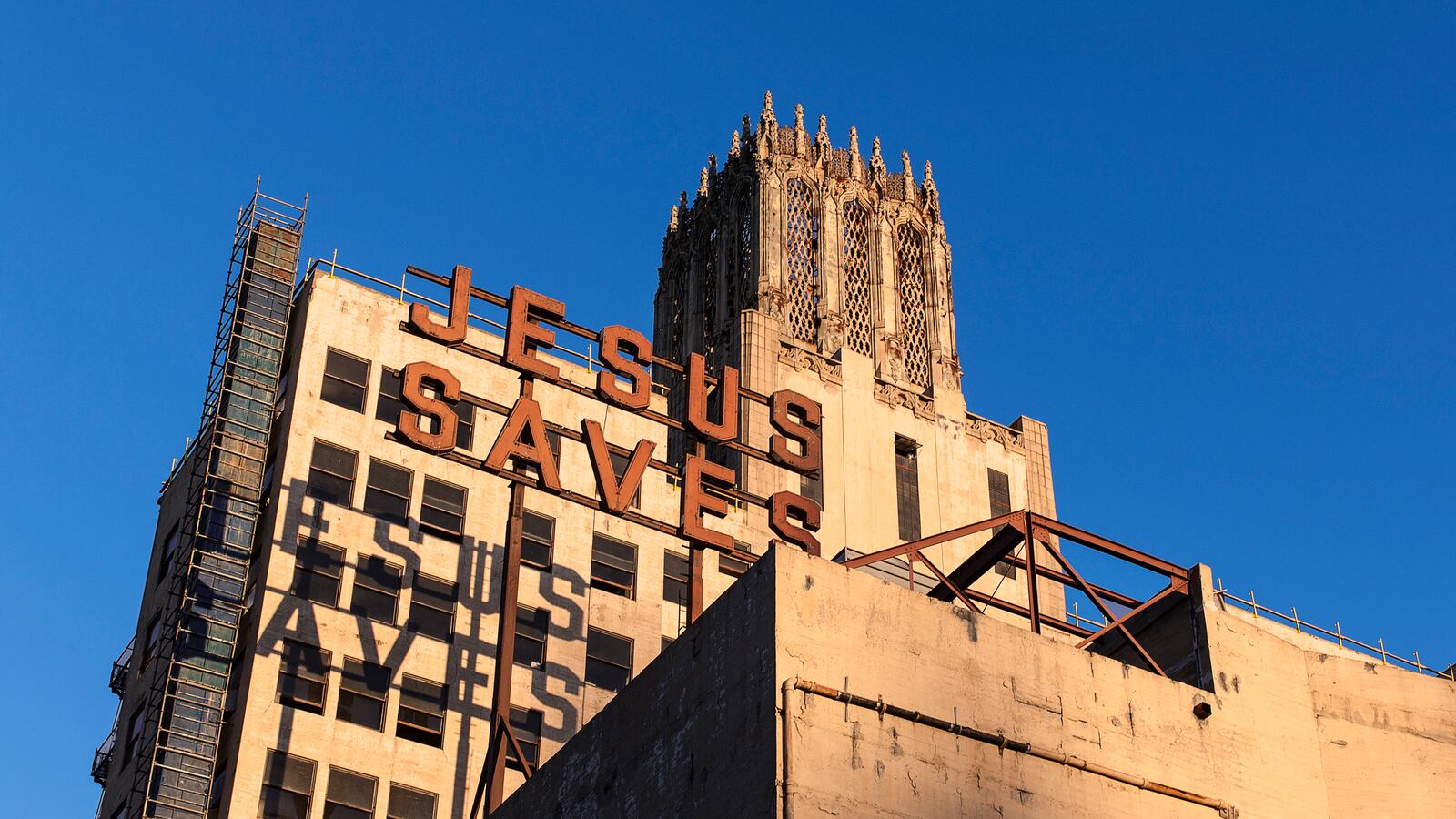 articles/2014/01/14/new-ace-hotel-shakes-up-the-l-a-scene/140114-ace-hotel-los-angeles-tease_k5r9ey