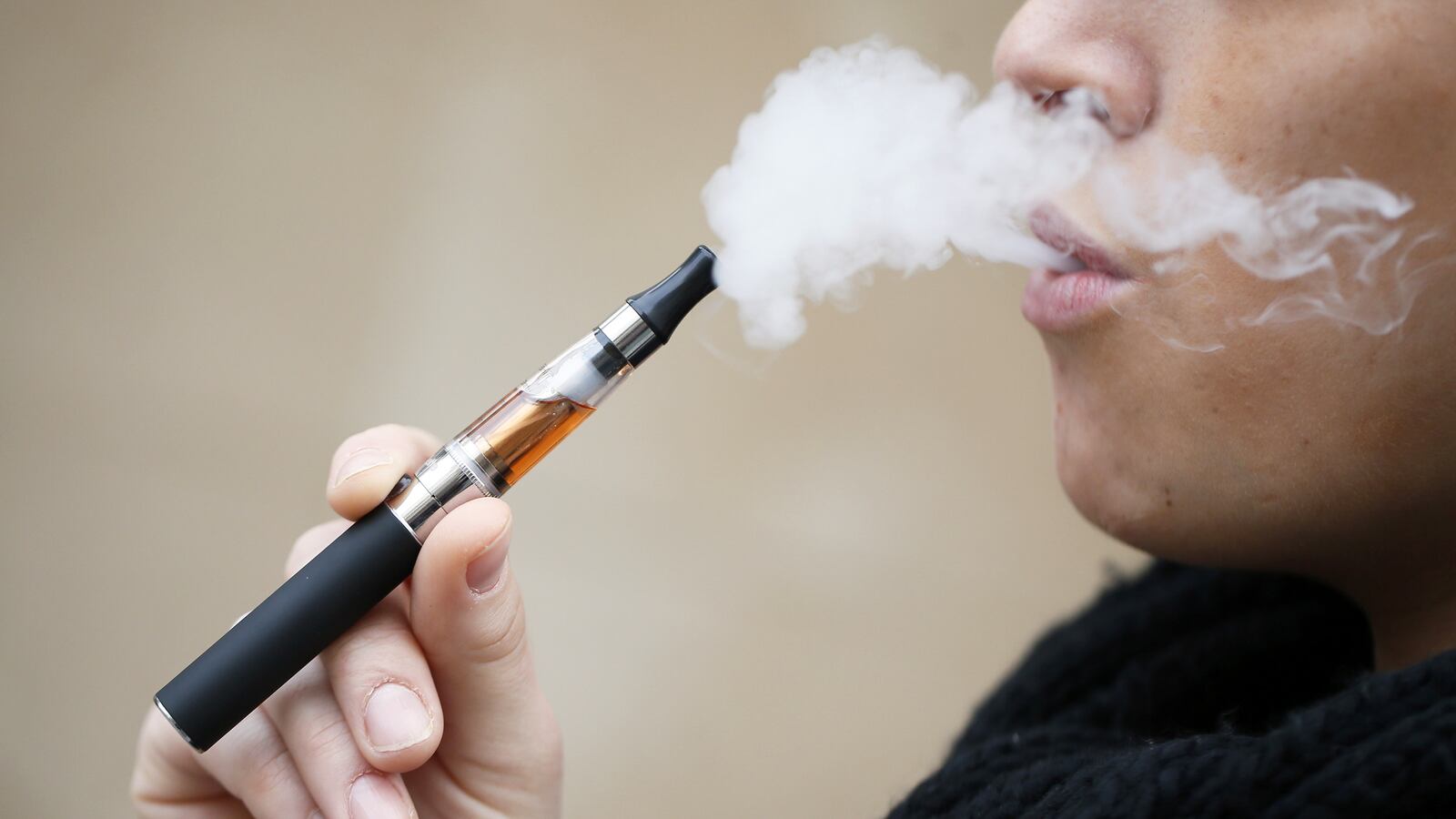 articles/2014/04/03/cdc-study-finds-huge-increase-of-e-cigarette-poisonings-especially-among-children-under-5/140402-tessa-ecig-poison-tease_cwej5t