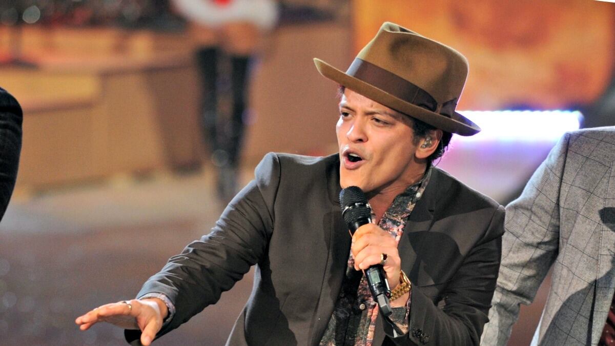 cheats/2013/02/22/pauly-shore-interviewed-child-bruno-mars/bruno-mars-cheat_vpnxqc