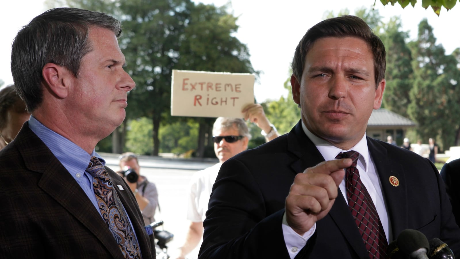 170828-desantis-cheat_lsdvn3