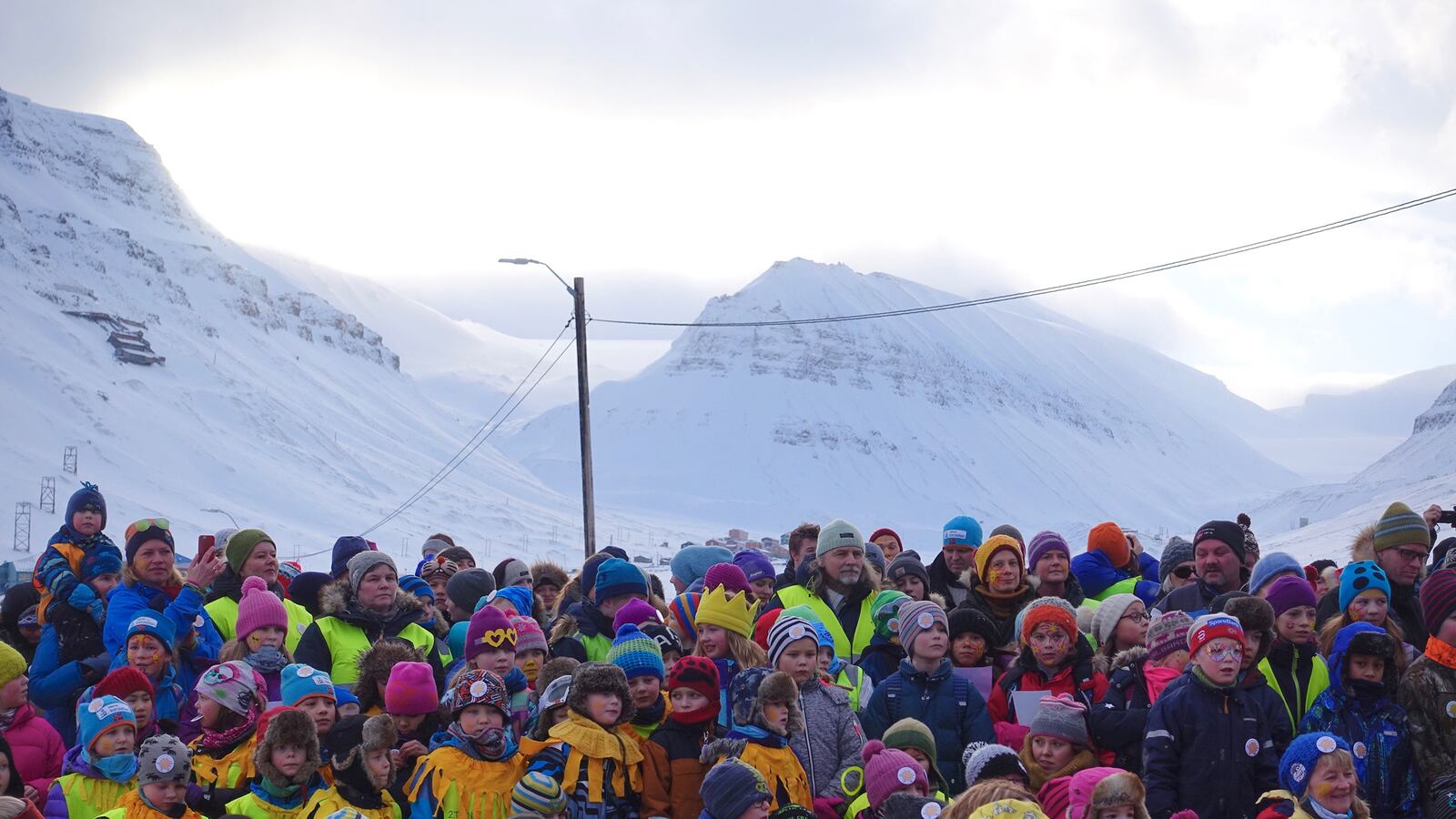 articles/2017/03/28/when-the-sunless-city-of-longyearbyen-finally-sees-light-again/170327-presser-svalbard-solfest-3_qgekvc