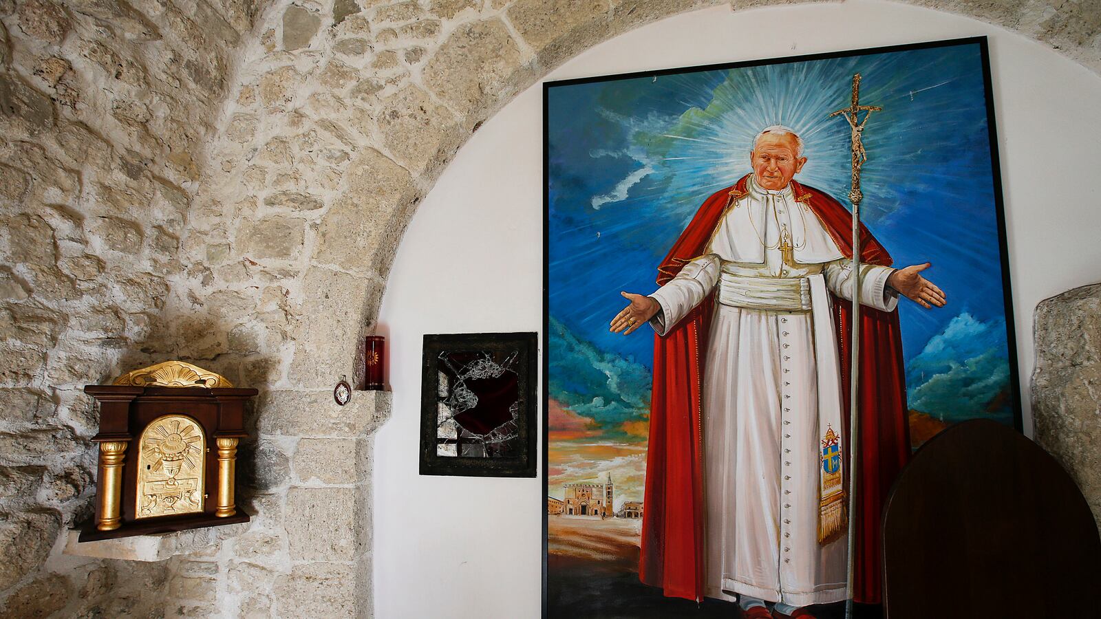 cheats/2014/01/30/arrests-made-in-pope-blood-theft/140130-pope-relics-cheat_pa1b2w