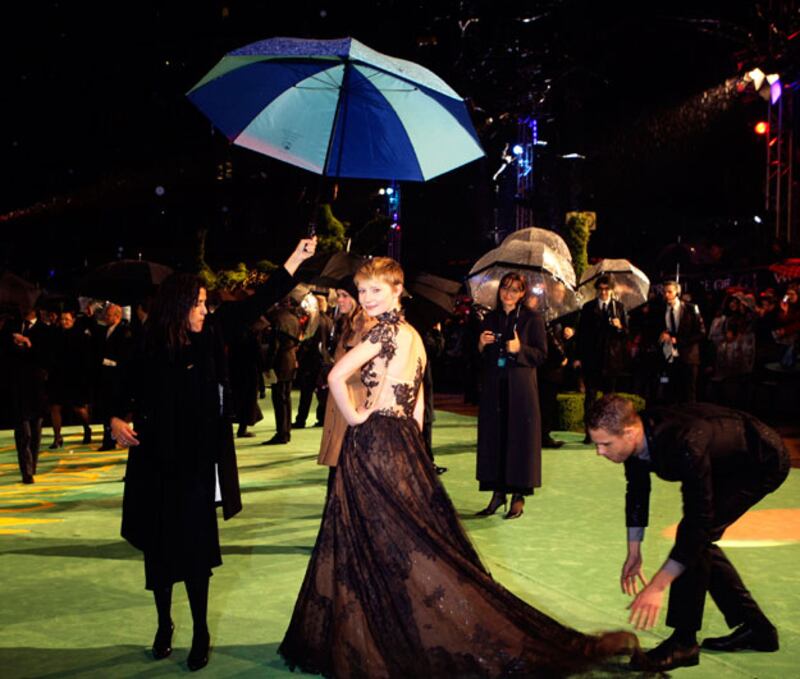 galleries/2010/02/25/alice-in-wonderland-premiere/alice-in-wonderland-premiere---mia_ehyuhg