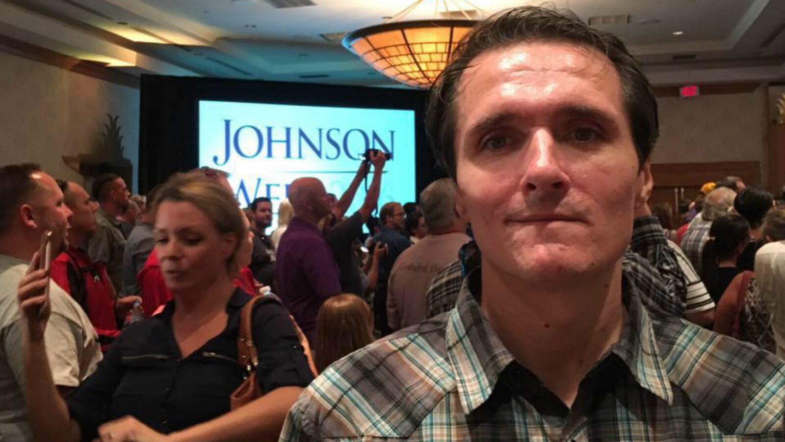 170926-fake-news-writer-dies-cheat_oc816w