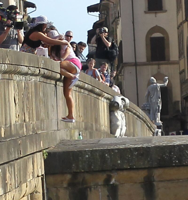 galleries/2011/05/30/jersey-shore-in-italy/jersey-shore-italy---13_vidxlz