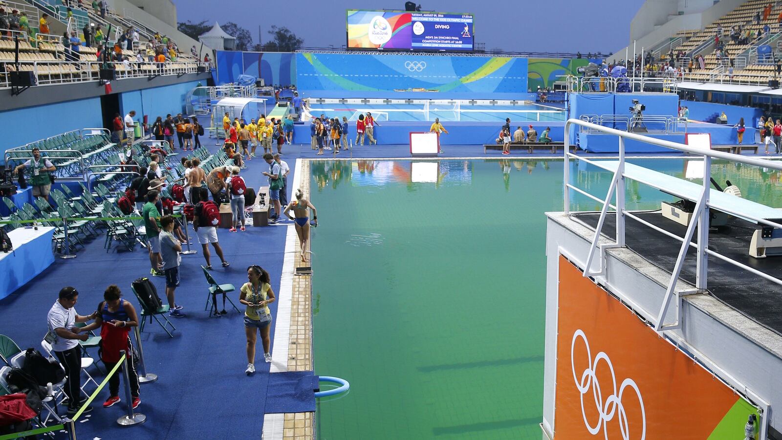 articles/2016/08/10/watch-rio-s-olympic-pool-has-turned-green/160810-Place-rio-olympics-green-pool-Tease_ms2poe