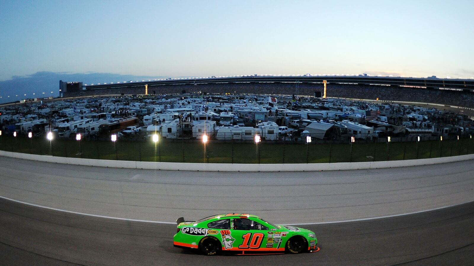 cheats/2013/04/14/man-shoots-himself-at-nra-500/130414-nra-500-suicide-cheat_cgki8m