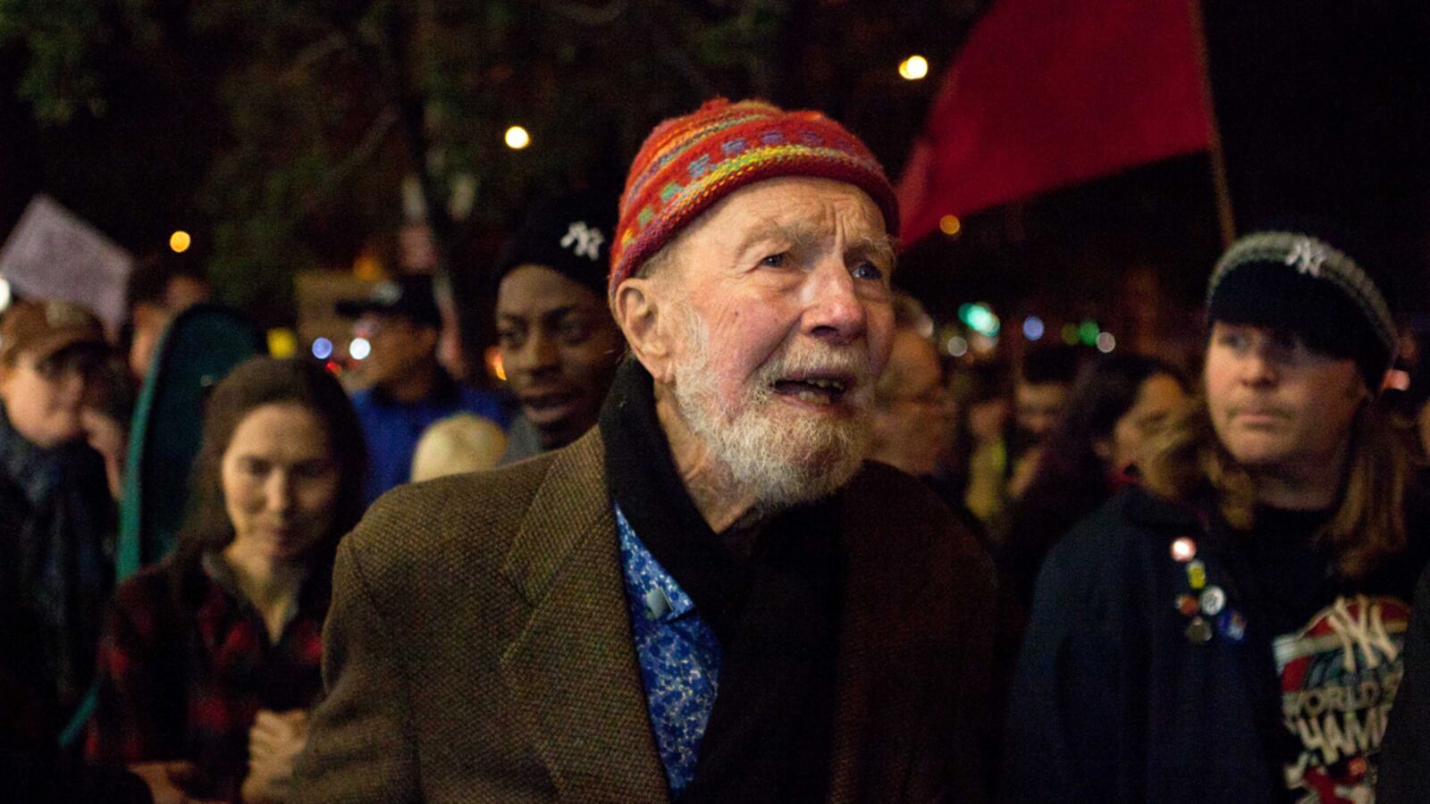cheats/2011/10/22/seeger-and-guthrie-join-occupy-wall-street/pete-seeger-joins-occupy-wall-street-cheat_dlxhcp