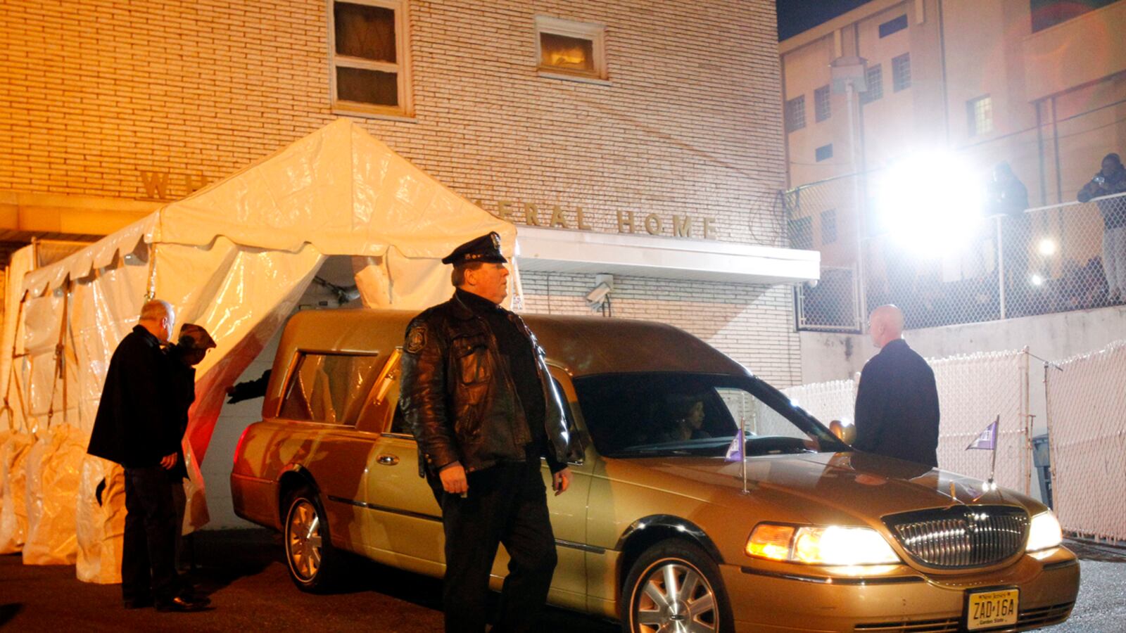 cheats/2012/02/14/whitney-houston-s-body-comes-home/whitney-houston-body-returned-new-jersey-cheat_mc0hwl