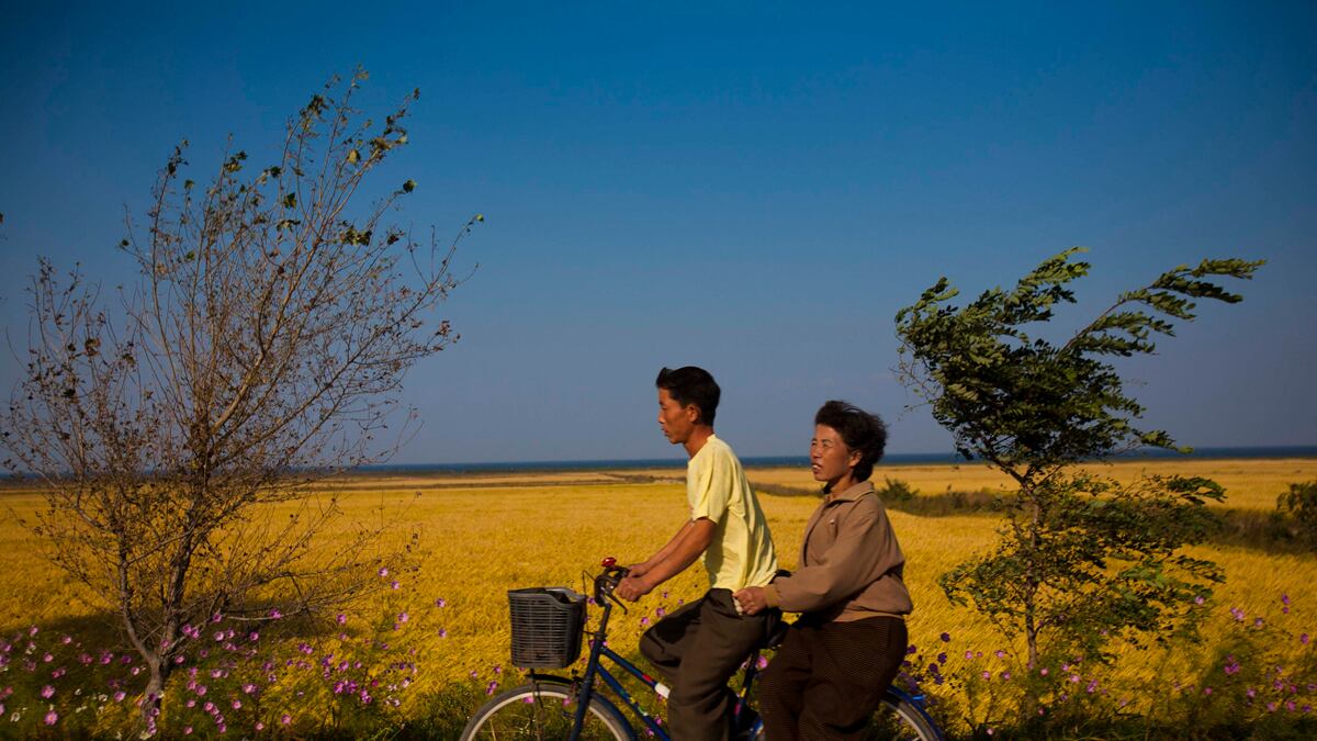 galleries/2011/12/20/life-inside-north-korea-photos/life-in-north-korea-bicycle_uprtgx