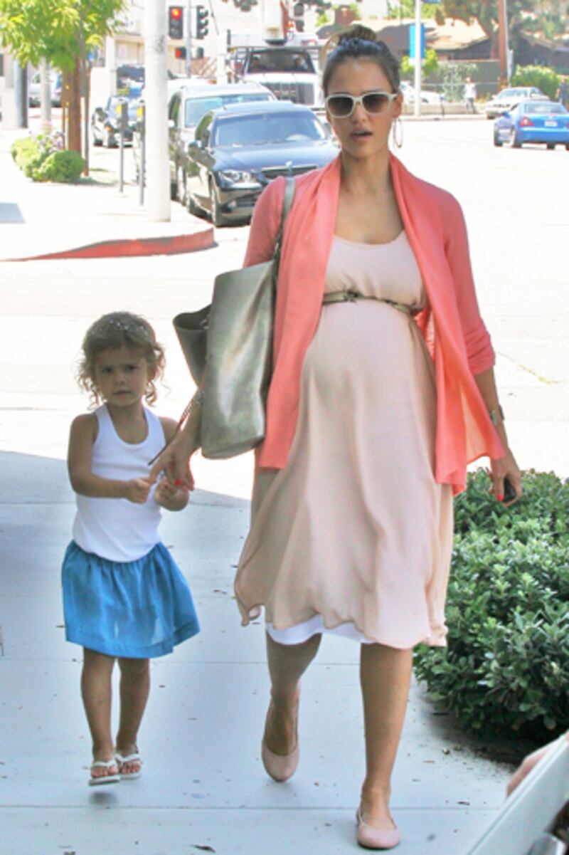 galleries/2012/04/26/stars-longest-pregnancies-jessica-simpson-beyonce-more-photos/jessica-alba-longest-celebrity-pregnancies_hydzrt