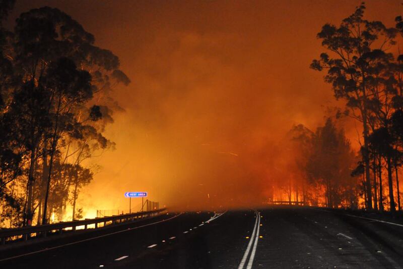 galleries/2013/01/10/australia-in-flames-more-extreme-weather-events-photos/global-warming-aus_gemlfz