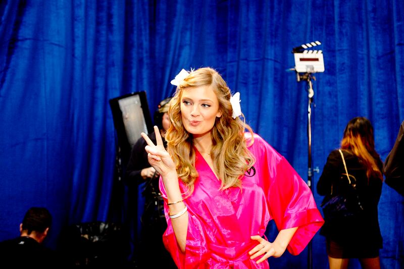 galleries/2011/11/10/backstage-at-the-2011-victoria-s-secret-fashion-show-photos/victorias-secret-tachman47_vock8z