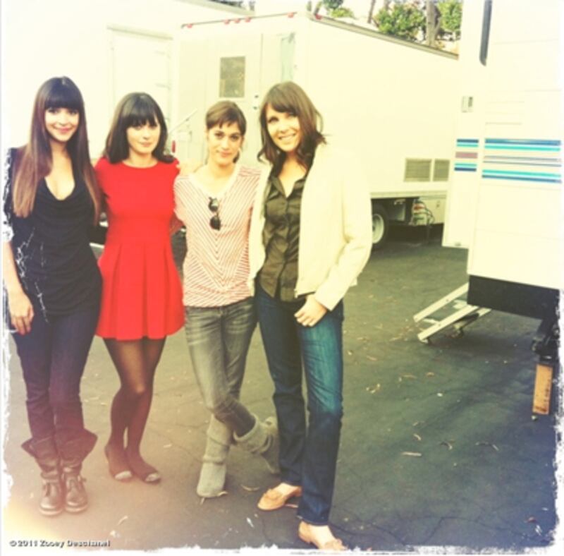 galleries/2011/11/13/zooey-deschanel-victoria-s-secret-show-in-celebrity-twitpics-photos/zooey-deschanel-celebrity-twitter-photos-111113_ezit3w