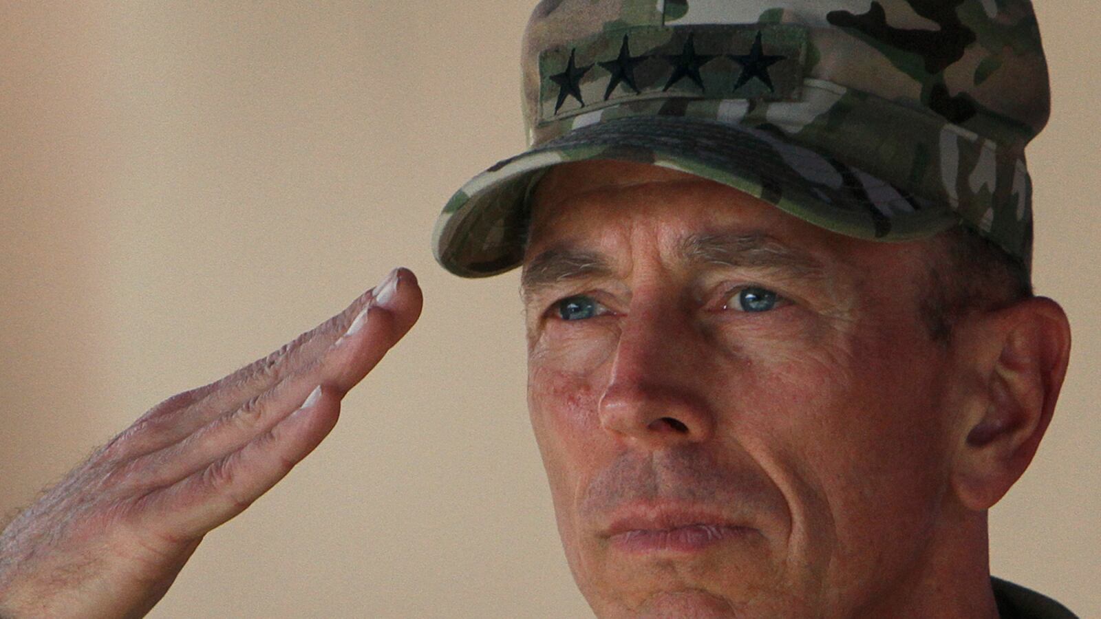 cheats/2011/07/18/petraeus-hands-over-afghan-command/general-petraeus-cheat_pnorbq